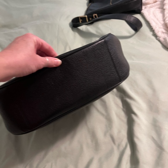 COACH Vintage Leather Shoulder Bag ** Smoke & Pet free home** - Picture 5 of 12